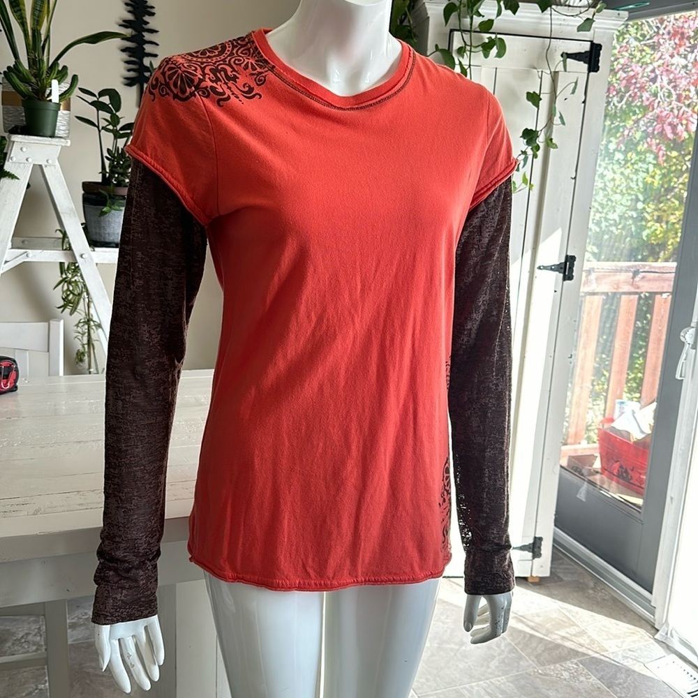 Cruel girl, long sleeve, layered orange and brown size large T-shirt 🕰️